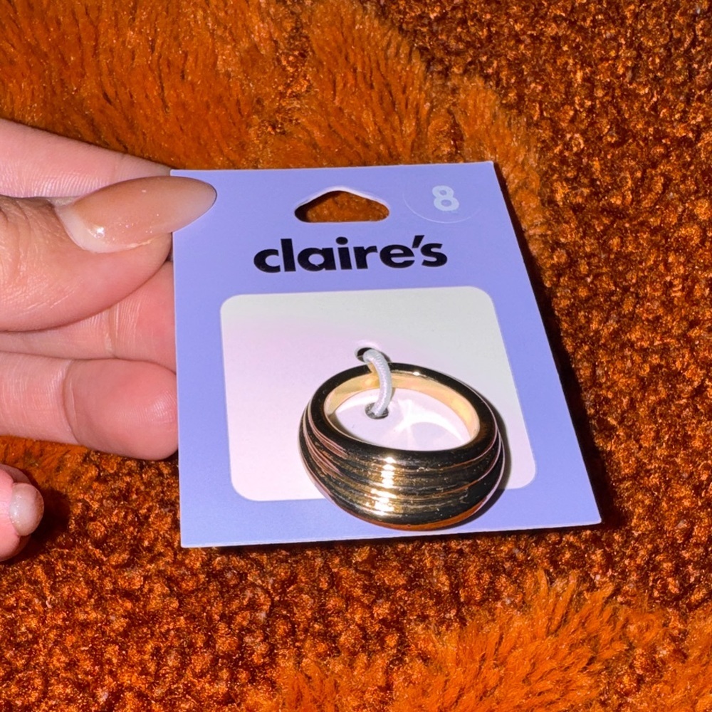 Claire's-  NWT Elegant Gold Ring